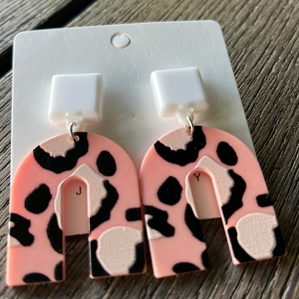 Pink leopard polymer clay earrings-NWT